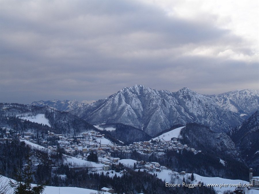 7 - Vista su Oltre il Colle e il Monte Castello.jpg